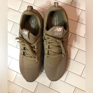 New Balance Men's sneaker 247 style size 10 tan